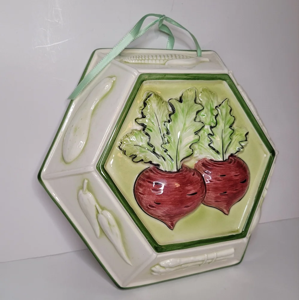 Spring Beets Vintage Ceramic Mold by Sigma the Tastesetter Japan